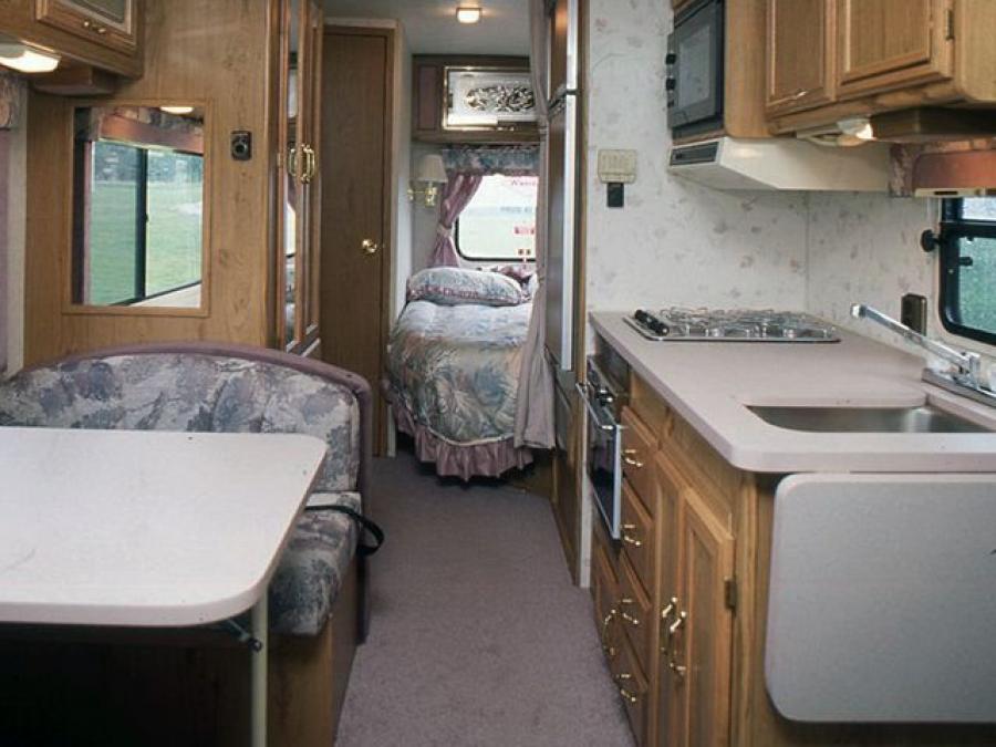 Интерьер Winnebago Brave 1993 года  (фото 2 из 4)